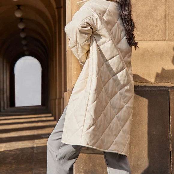 Quilted cream faux leather jacket size M( oversized) - Picture 2 of 6